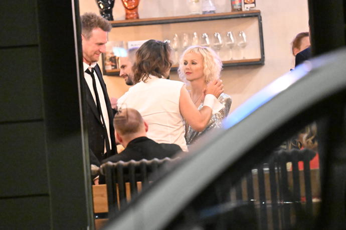 Pár si nenechal ujít neformální část oslav.