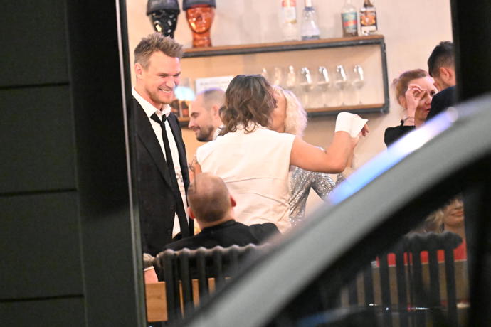 Karin a Richard na tajné party po Slavících.