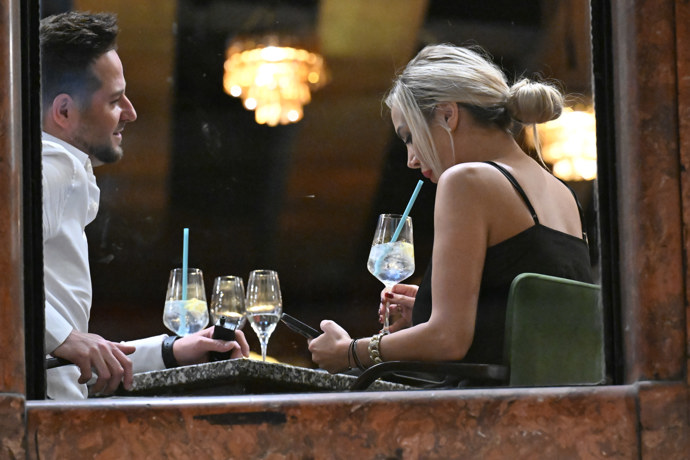 Denise Ayverdi si dopřávala alkohol.