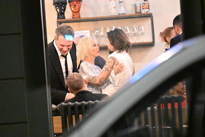 Richard Krajčo na večírku v dobré náladě.