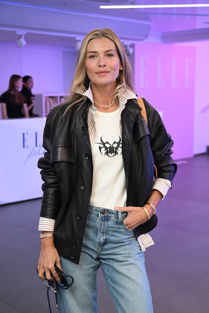 Modelka přišla s minimem make-upu na tváři. 