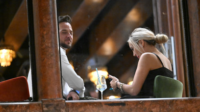 FOTO: Pár společně po premiéře filmu poseděl u skleničky.