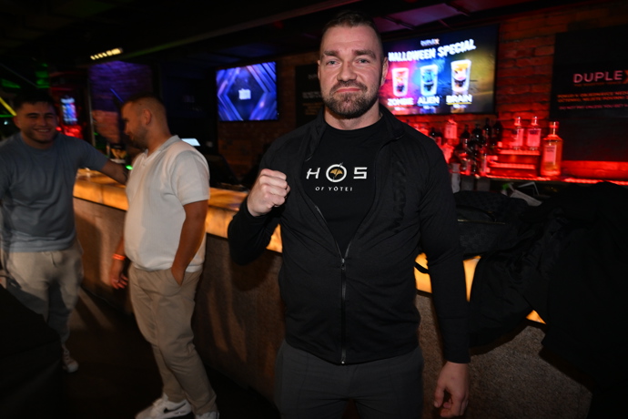 Karlos Benda na tiskové konferenci Clashe 14.