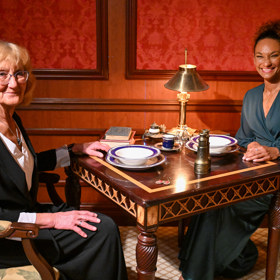 Odjezd zatrhl Michael Kocáb, otec nejstaršího syna Davida.