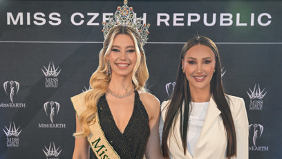 FOTO: Vítězka světové soutěže Miss Earth 2025 Natálie Puškinová s prezidentkou Miss Czech Republic Taťánou Makarenko.