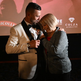 Tomáš Řepka spolu se svou maminkou.