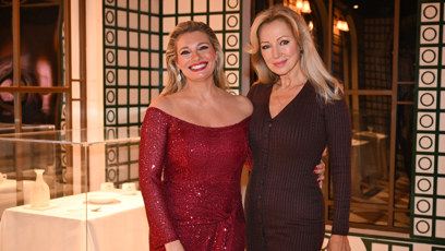 FOTO: Lucie Borhyová s Kateřinou Brožovou.