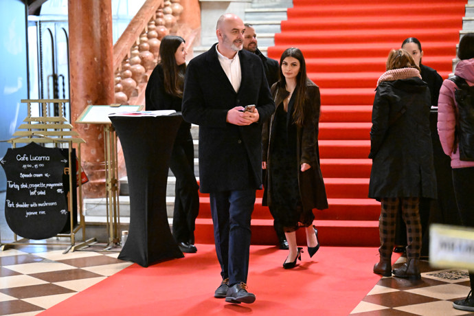 René Decastelo je trojnásobný otec. 