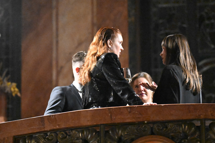 Na skleničce po premiéře.