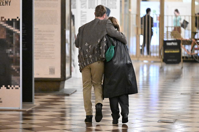 Tomáš a Agáta odcházeli v objetí.