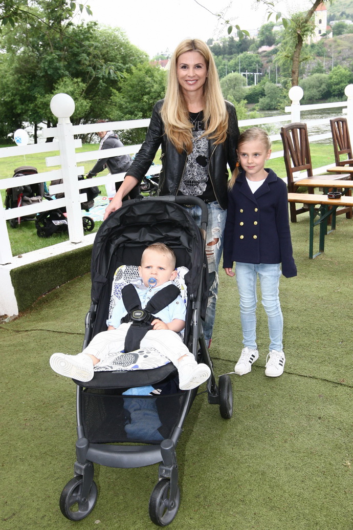 Editku a Benedikta si Roman Vojtek pořídil s první manželkou Terezou (na snímku). Když byla produkční podruhé těhotná, rozešli se.