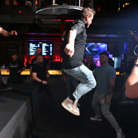 Tadeáš Veselý si vyhlédl Samira pod pódiem.