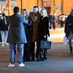 Tomáš Řepka po premiéře zamířil na afterparty do baru. 