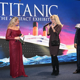 Kateřina Brožová na otevření výstavy Titanicu.