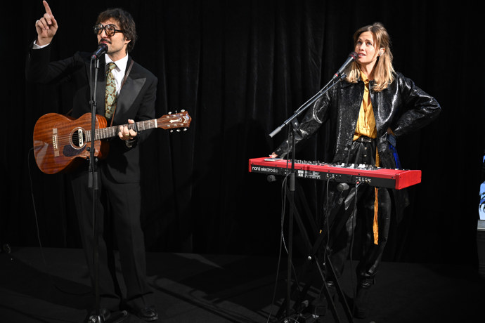 Jordan Haj zpíval po boku své ženy Emmy Smetany.