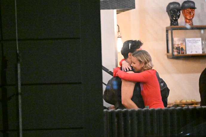 Herečka se objímala s Milanem Peroutkou.