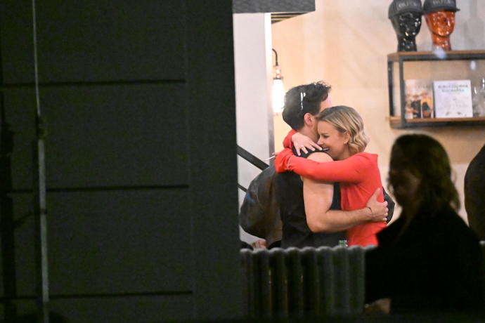 Uvolněná atmosféra na večírku po udílení cen.