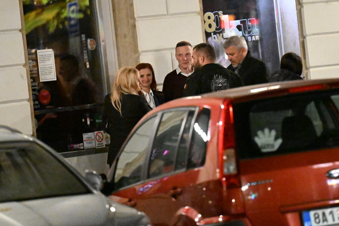 Karlos Vémola dorazil na tajnou party po premiéře filmu Řepka Hříšník. 