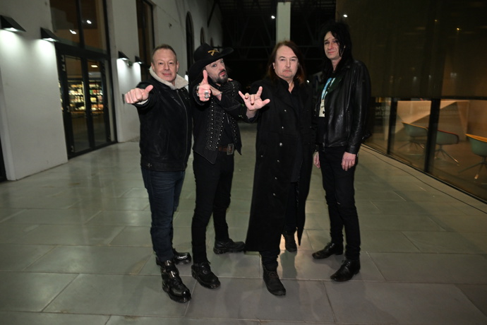 Muzikanti z Lucie jsou drsní chlapi a na slavíkovi to jasně dali najevo.