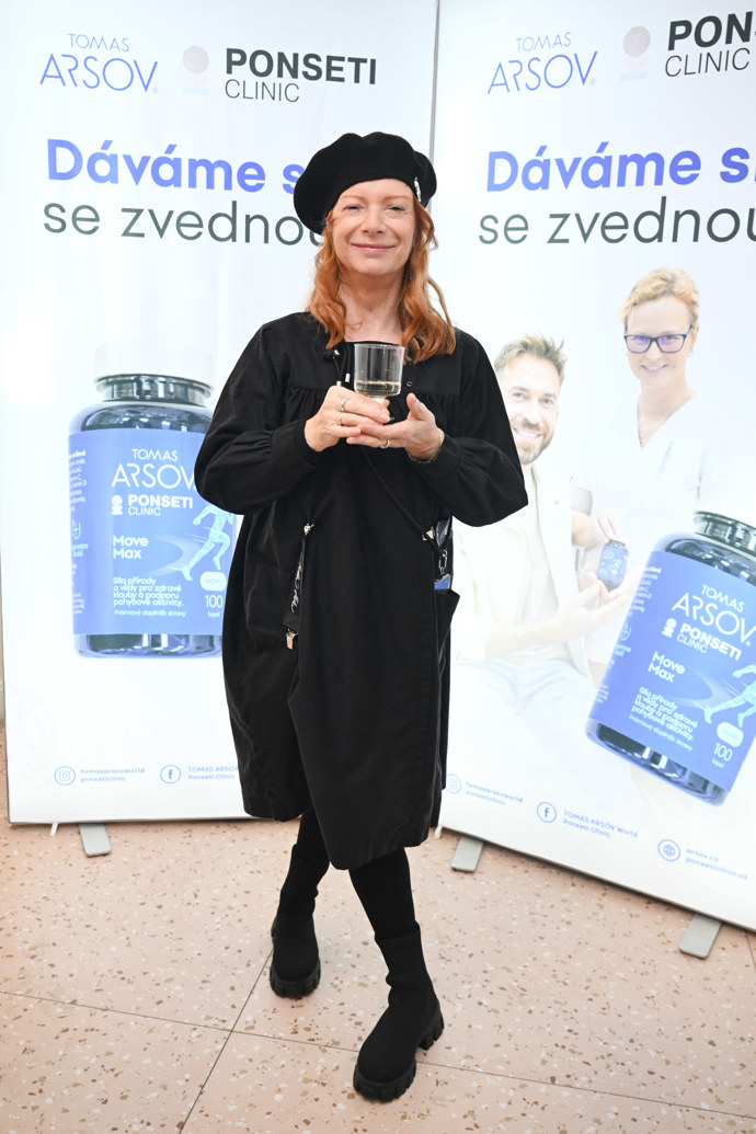 Herečka Bára Štěpánová.