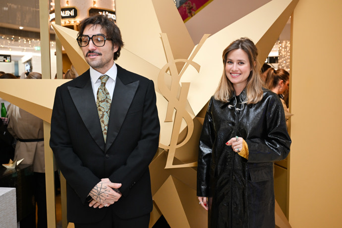 Jordan Haj se neuvěřitelně podobá amerického herci. 