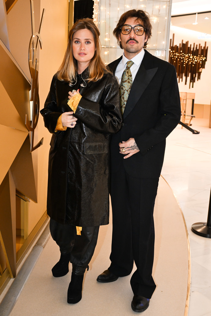 Jordan Haj vzhledem připomíná Pedra Pascala.