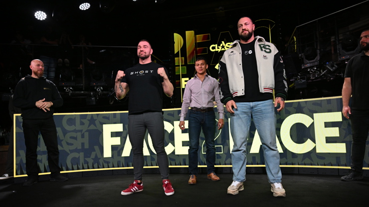 Karlos Benda a Jakub Enžl si to rozdají v boxu.