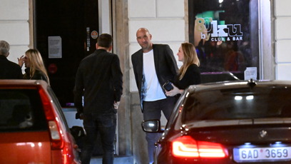 FOTO: Jan Koller měl sebou manželku.