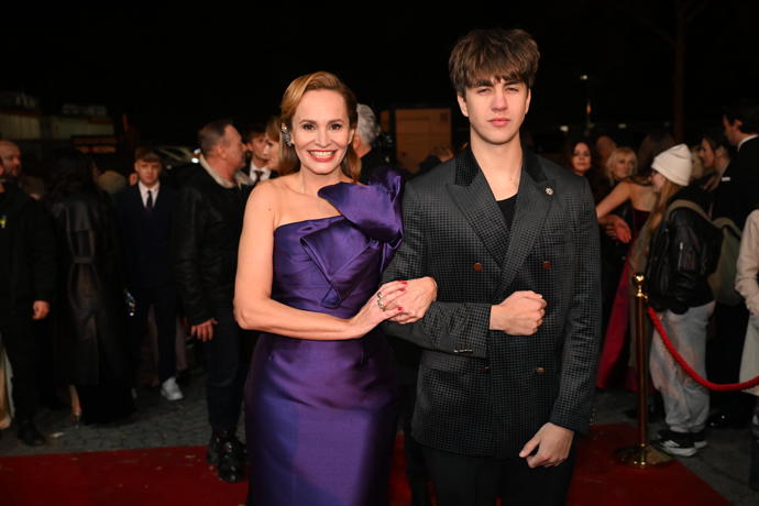 Také Monika Absolonová si zvolila mladší doprovod, a to staršího syna své dobré kamarádky Venduly Pizingerové.