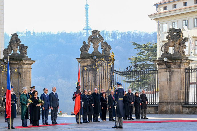Petr Pavel a Eva Pavlová přivítali na Hradě albánského prezidenta a jeho choť.