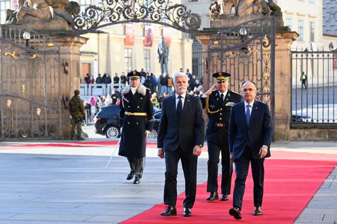 Petr Pavel a Eva Pavlová přivítali na Hradě albánského prezidenta a jeho choť.