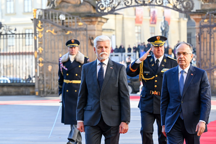 Petr Pavel a Eva Pavlová přivítali na Hradě albánského prezidenta a jeho choť.