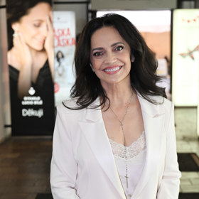 Lucie je sestrou Karla Zaňáka. 