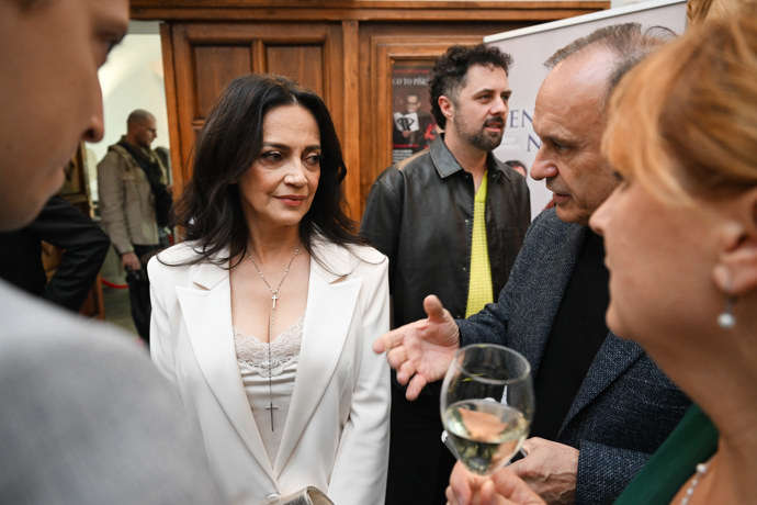 Lucie v debatě se svým bratrem.