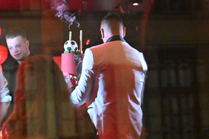 Tomáš Řepka dostal velký dort.