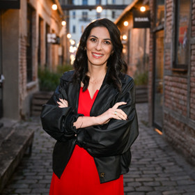 V našem rozhovoru promluvila například o tom, jak ženy-političky mohou komunikovat prostřednictvím svého oblečení.