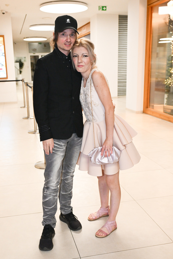 Adéla Pulcová a Ondy Mikula pózovali přítomným fotografům. 