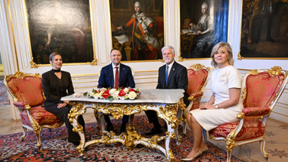 FOTO: Petr Pavel a Eva Pavlová na Hradě přijali návštěvu.