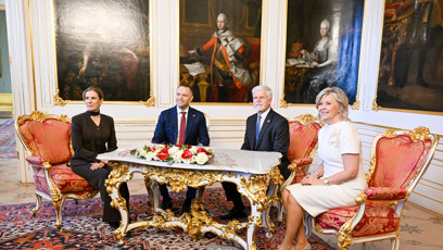 FOTO: Petr Pavel a Eva Pavlová na Hradě přijali návštěvu.