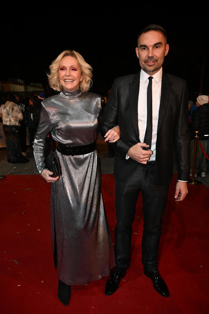 Helena Vondráčková dorazila bez svého muže, ale doprovod měla velmi sympatický. 