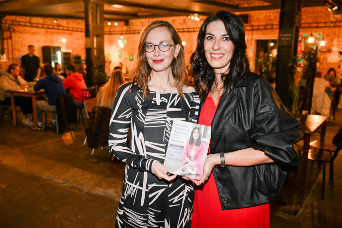 Pekarová Adamová slavnostně pokřtila svou knihu "Nejsem z cukru ani ze železa".