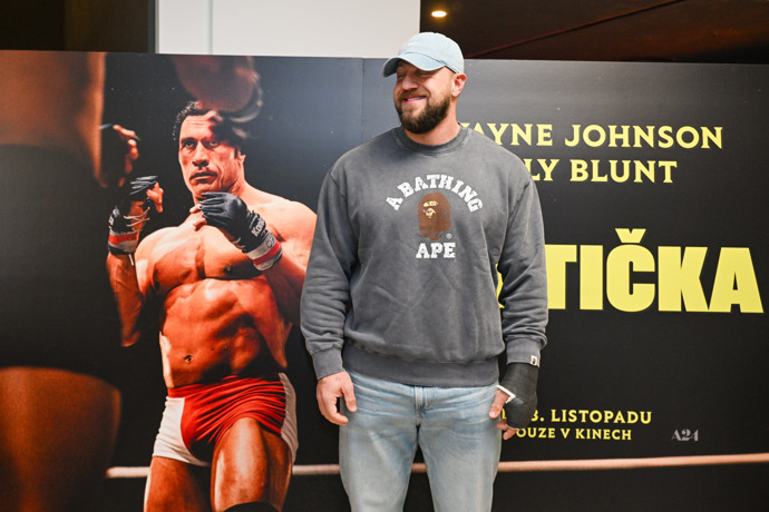Jakub Enžl na premiéře filmu Mlátička. 