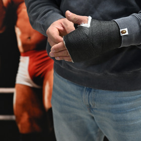 Jakub Enžl má zlomenou ruku.