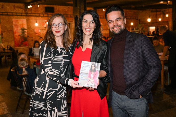 Markéta Pekarová Adamová s Terezou Šídlovou a manželem Tomášem.