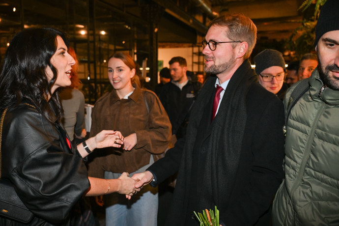 Markéta Pekarová Adamová vítá Matěje Ondřeje Havla.