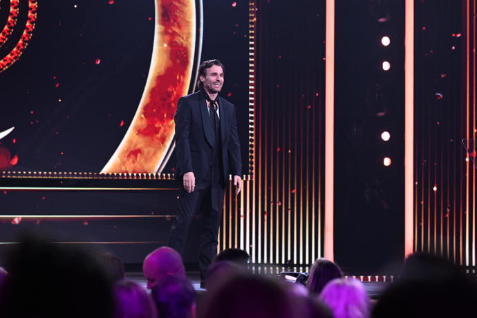 Leoš Mareš se ujal zahájení letošních Slavíků. Hned na začátku všechny dojal vzkazem pro nemocného Patrika Hezuckého. 