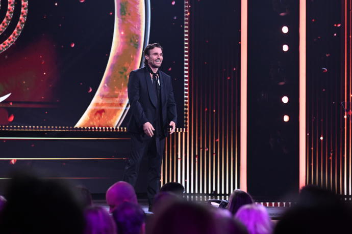 Leoš Mareš se ujal zahájení letošních Slavíků. Hned na začátku všechny dojal vzkazem pro nemocného Patrika Hezuckého. 