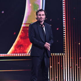 Leoš Mareš se ujal zahájení letošních Slavíků. Hned na začátku všechny dojal vzkazem pro nemocného Patrika Hezuckého. 