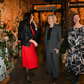 První dáma Eva Pavlová dorazila na křest knihy Markéty Pekarové Adamové.