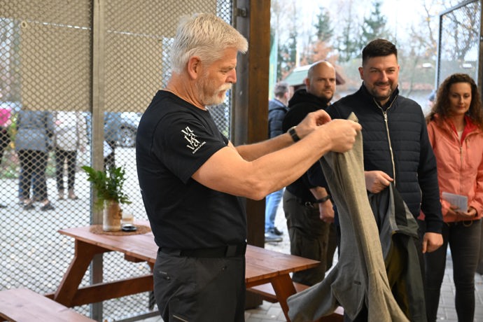 Prezident Petr Pavel má svaly.